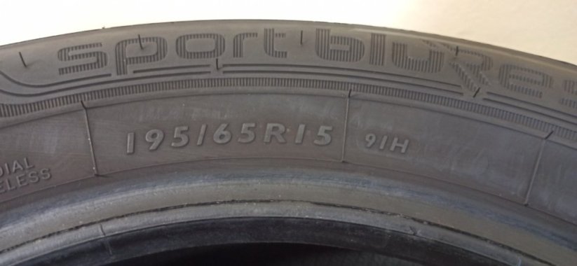 DUNLOP sport blu Response 195/65 R15 5,5mm (Bazarové)
