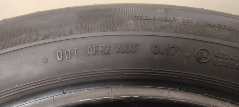 Continental 215/55 R18 95H 2x6mm; 2x5mm (Bazarové)