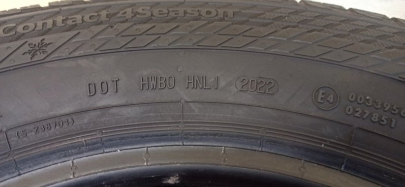 Continental 4Season 235/65/16C 115/113R 7-8mm (Použité)