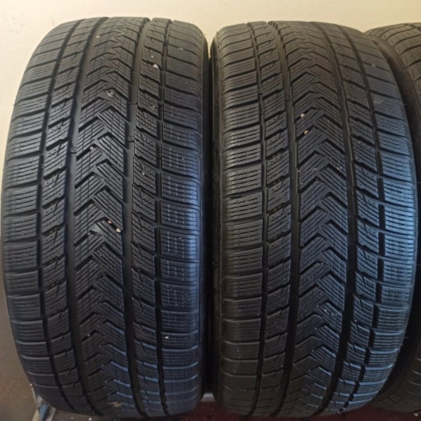 Gripmax Status Pro Winter 255/40 R21 102V 7 mm (Bazarové)