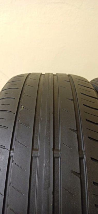 Falken 215/55 R17 94V 3mm (Použité)