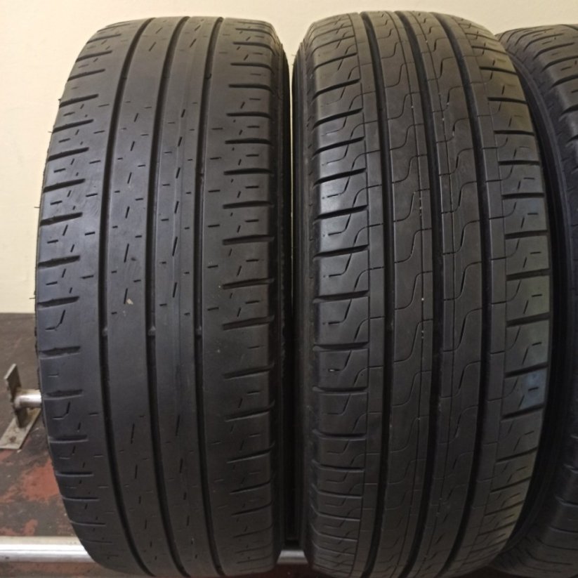 Pirelli Carrier Camper 215/70 R15C 109R 4,5-8,5mm (Bazarové)