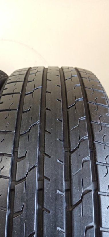 Bridgestone 195/60 R15 88H 1x5-5,5mm 1x4,5mm (Použité)