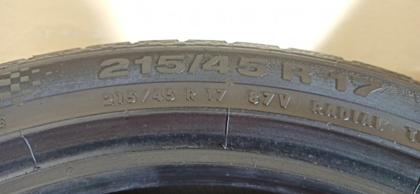 Continental 215/45 R17 87V 4-5mm (Bazarové)