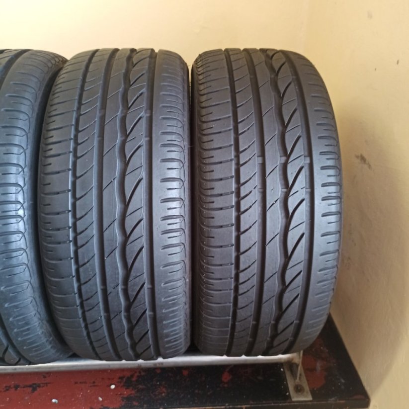 Bridgestone 215/45 R16 86H 6,5mm (Bazarové)