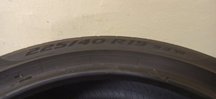 Pirelli P Zero 225/40 R19 93W 4-5mm (Bazarové)
