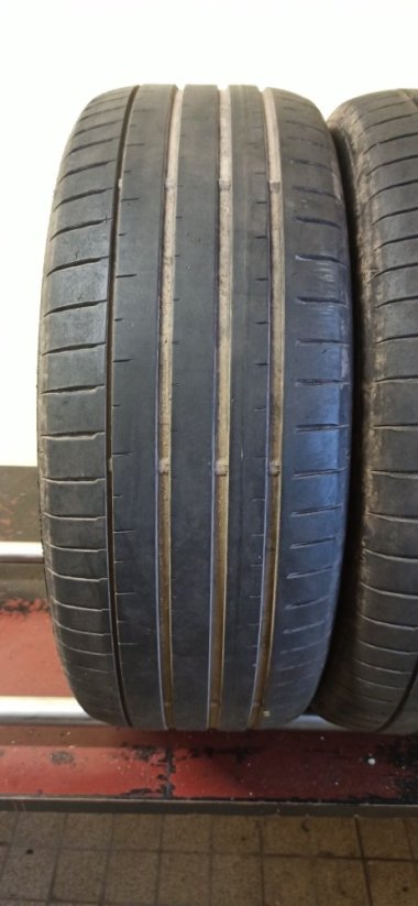 Falken Azenis 235/55 R17 103W 4,5mm (Použité)