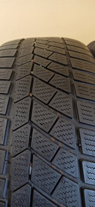 Continental 205/55 R17 91H 4,5 - 5,5 mm (Použité)