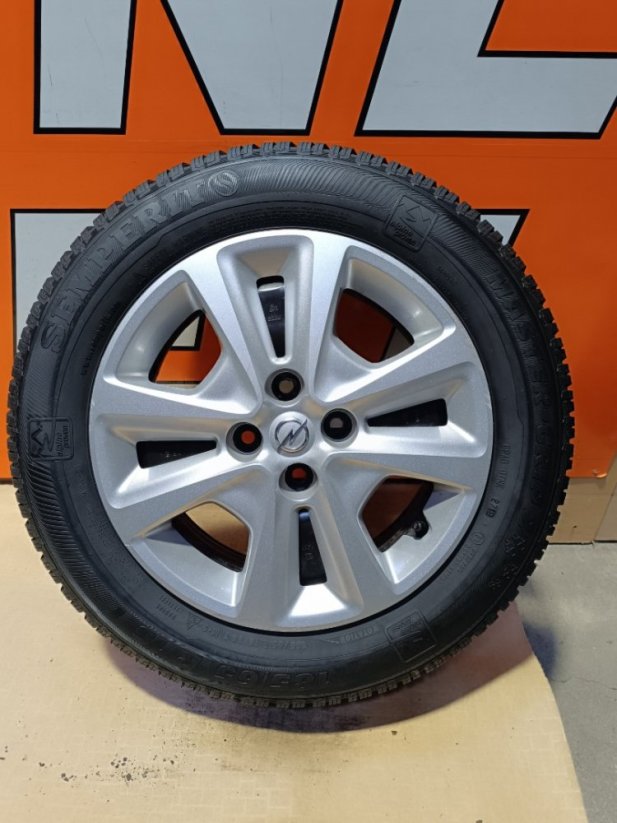 Kola pro Opel Corsa 6x15'' zimní pneu + poklice