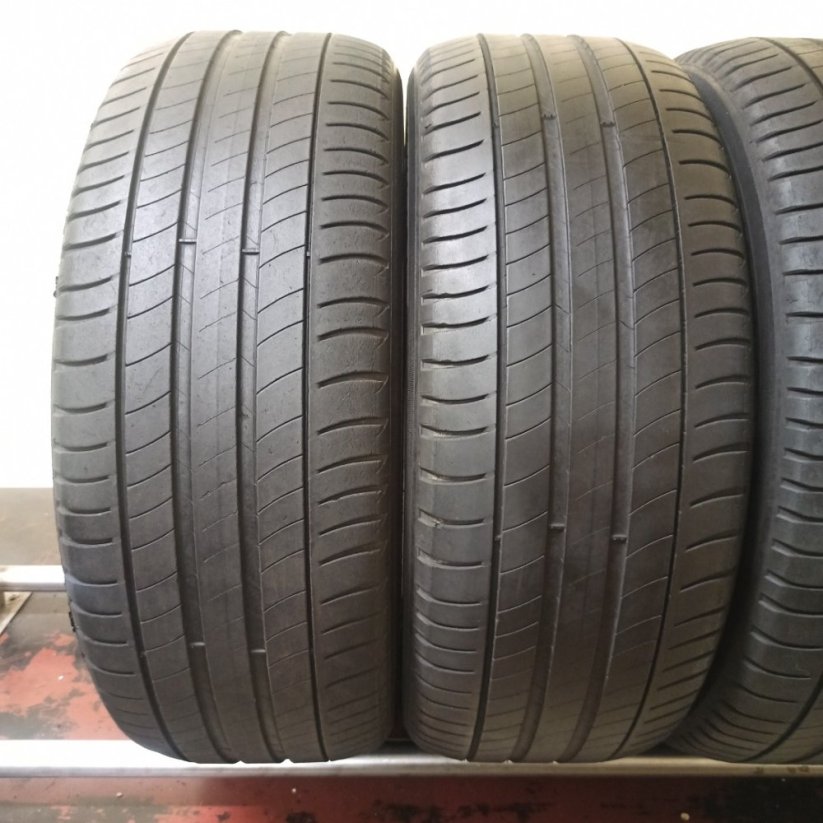 Michelin 215/50 R18 92W 3,5-4mm (Bazarové)