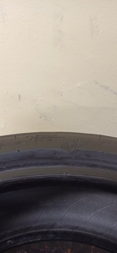 Michelin 245/35 R19 93W 5-6mm (Bazarové)