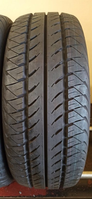 Continental VancoContact2 225/60 R16C 105/103H 8mm (Bazarové)