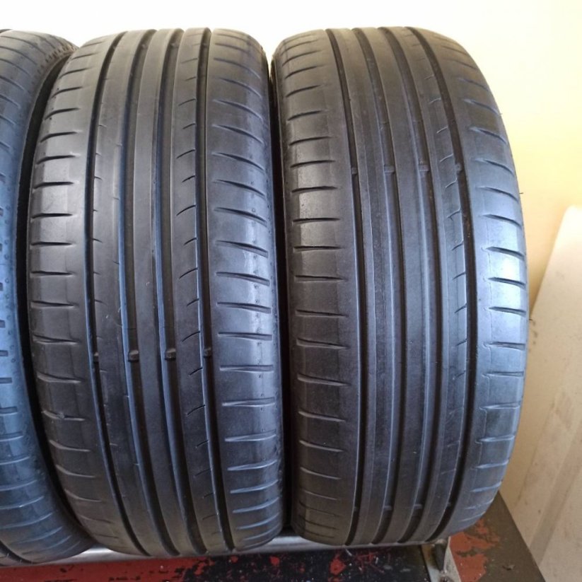 Dunlop 205/55 R17 95Y 2x5,5mm; 2x3,5-4,5mm (Bazarové)