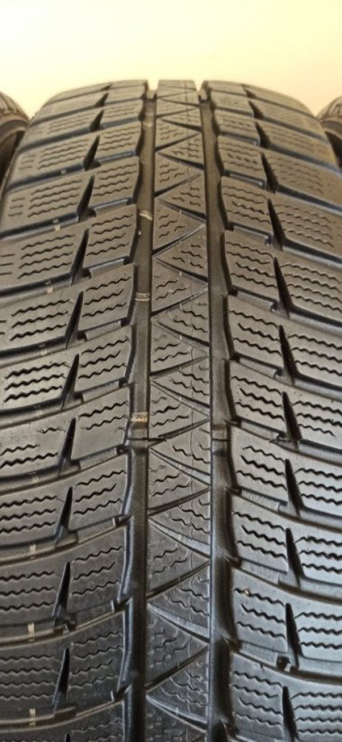 Falken HS 499 Eurowinter 185/60 R15 88T 5,5 mm (Použité)