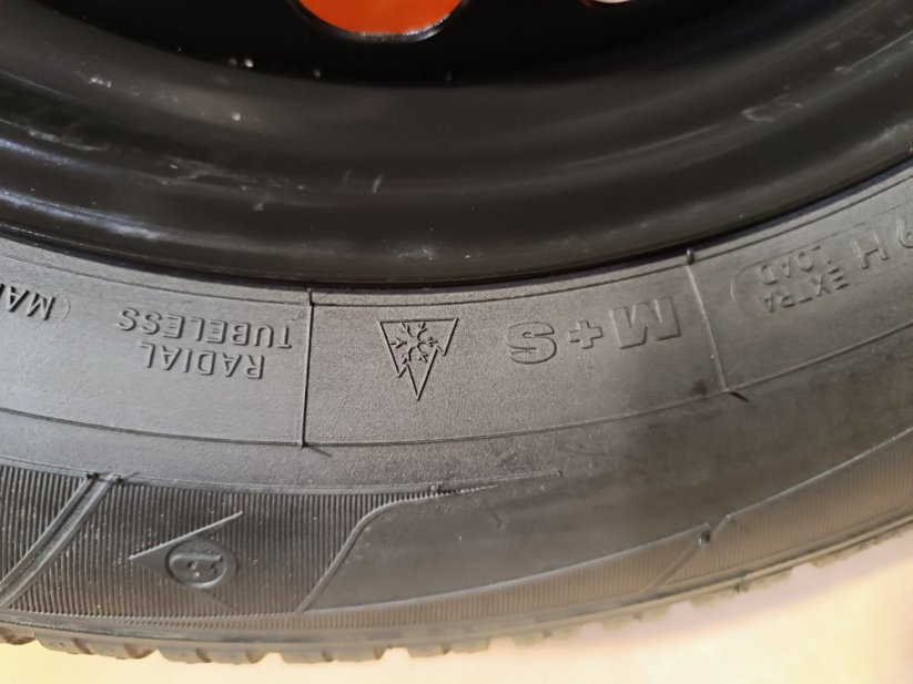Zimní kola VW Passat ET44 , 215/60 R16 TOP SADA