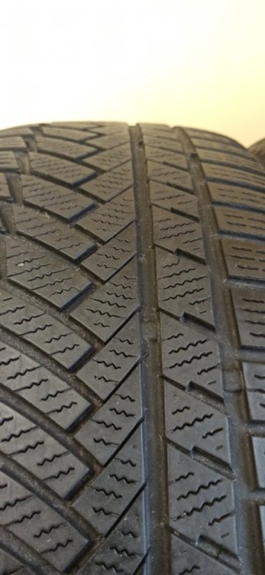 Continental 255/45 R20 101V 3,5 - 4,5 mm (Bazarové)