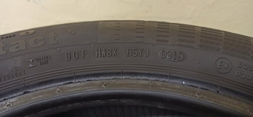 Continental ContiEcoContact 185/55 R15 82H 4,5-5mm (Bazarové)