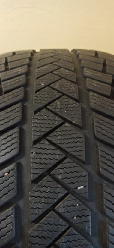 VREDESTEIN dvourozměrné 255/40R21 + 265/40R21 (Použité)