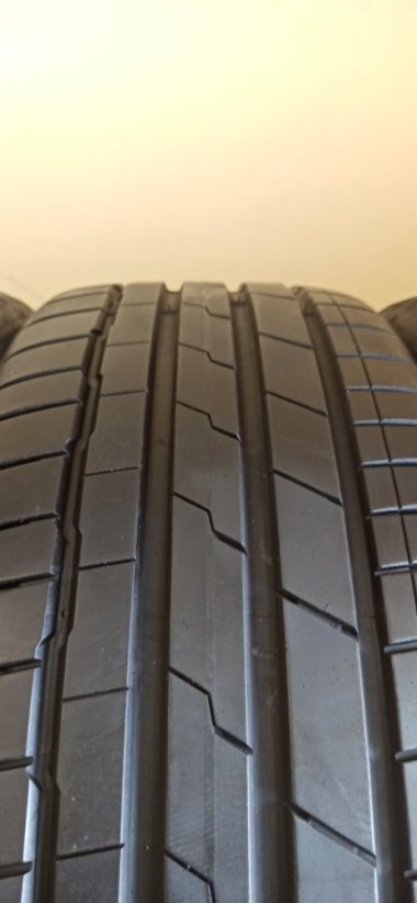Hankook Ventus S1 evo 3 225/45 R19 96W 5,5-6,5 mm (Bazarové)
