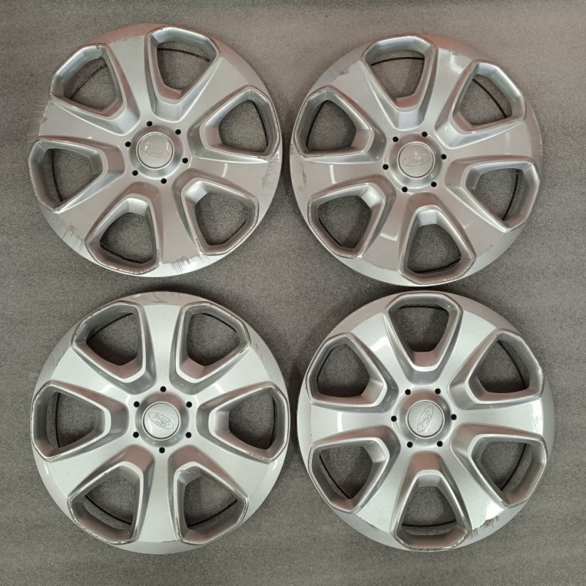 Poklice Ford Fiesta 15" (použité)