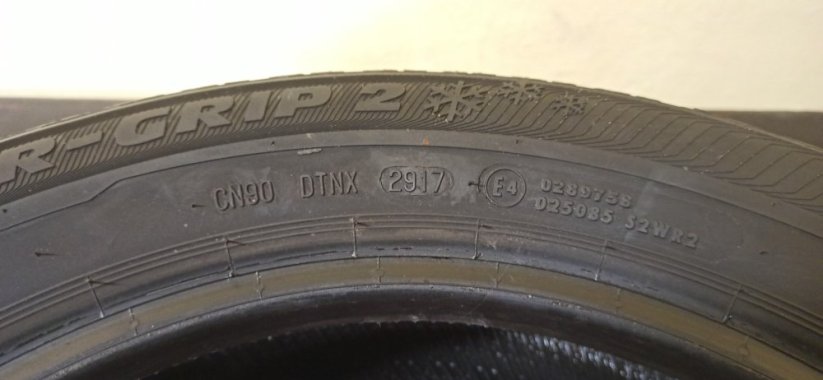 Semperit Mater - Grip 2 185/60 R15 84T 6,5 - 7 mm (Použité)