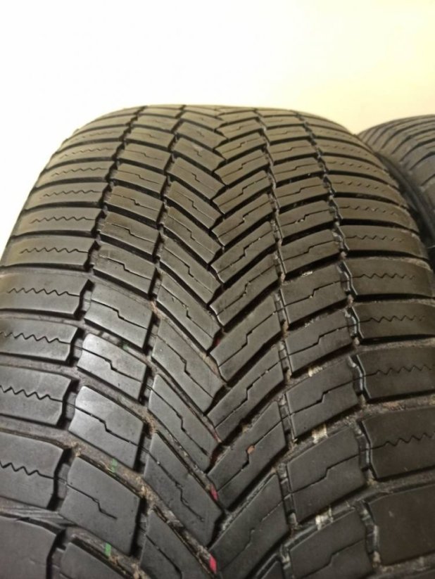 Bridgestone 235/55 R17 103H 5,5mm (Bazarové)