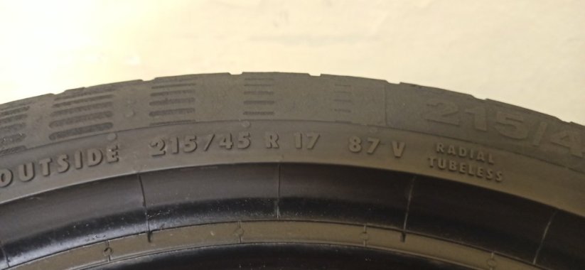 Continental 215/45 R17 87V 2x6,5-7mm 2x5mm (Bazarové)