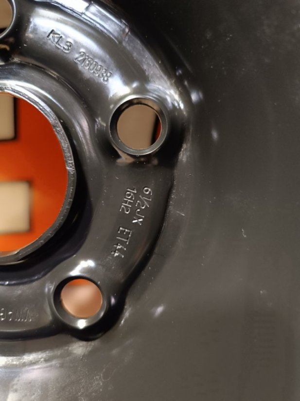 Zimní kola VW Passat ET44 , 215/60 R16 TOP SADA