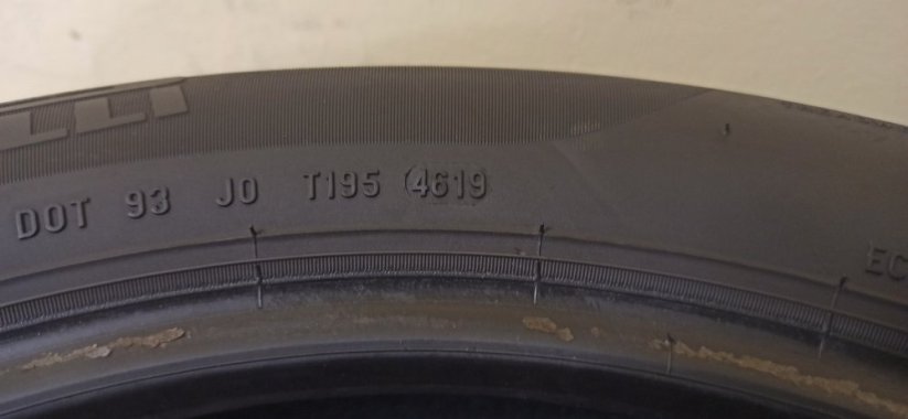 Pirelli Cinturato Seal Inside 215/55 R17 94W 5 mm (Bazarové)