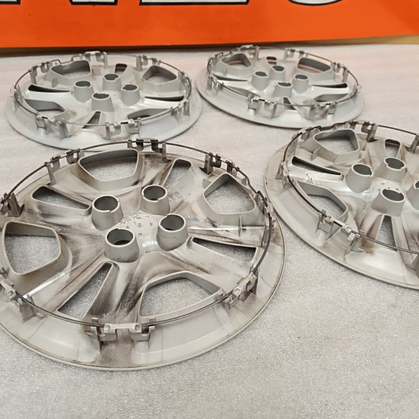 Poklice Opel Corsa 15" TOP STAV (použité)