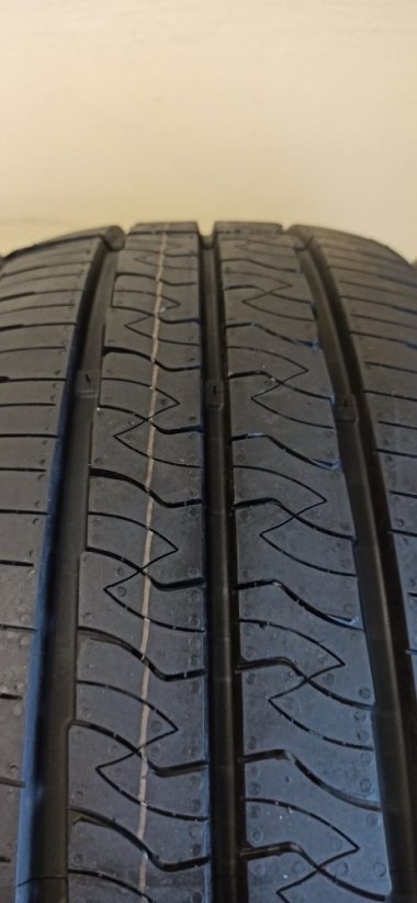 Kumho 235/55 R18 104H 7,5mm DEMO z předváděčky (Bazarové)