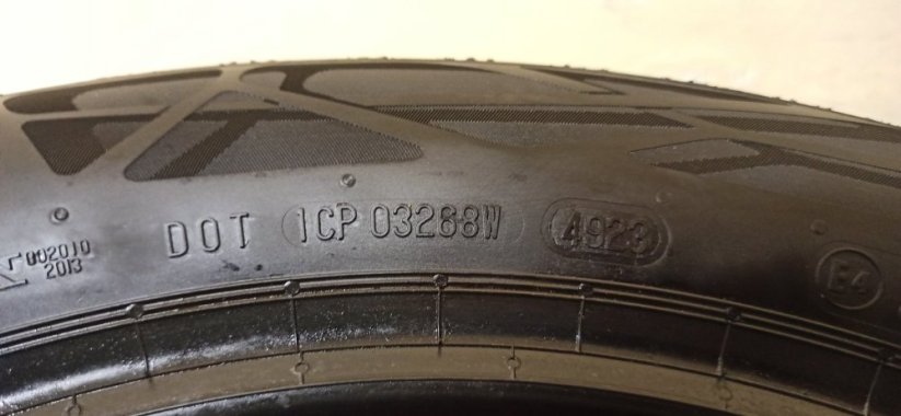 Continental 205/55 R17 91V 5,5-6mm (Bazarové)