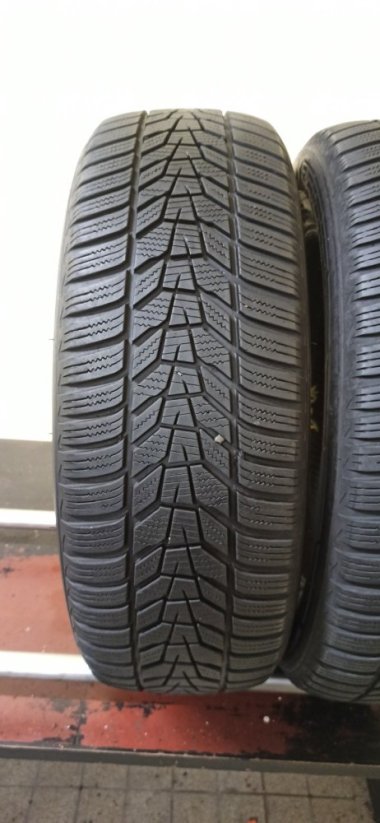 Hankook Winter icept evo3 215/60 R17 96H 5 - 6 mm (Použité)