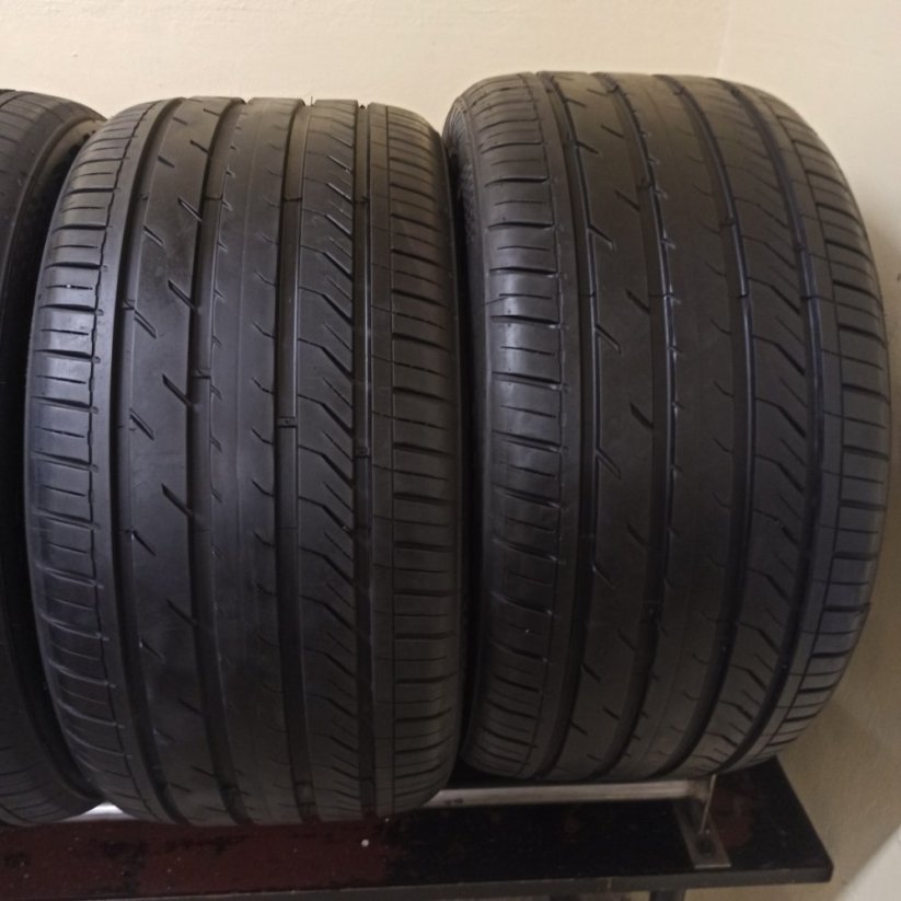 Dvourozměrné letní pneu 275/40 R20 + 315/35 R20 (Použité)