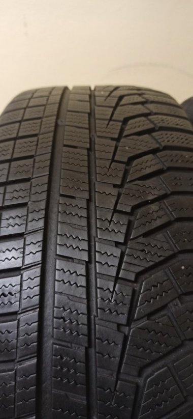 Hankook 205/60 R16 92H 5 mm (Bazarové)