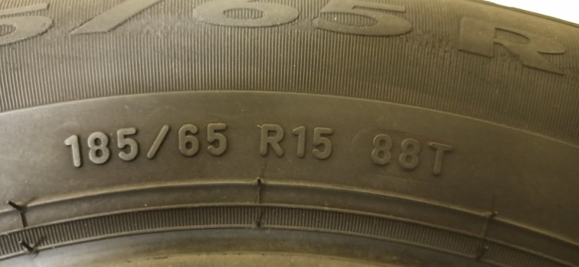 Pirelli Cinturato P1 185/65 R15 88T 5,5 mm (Bazarové)