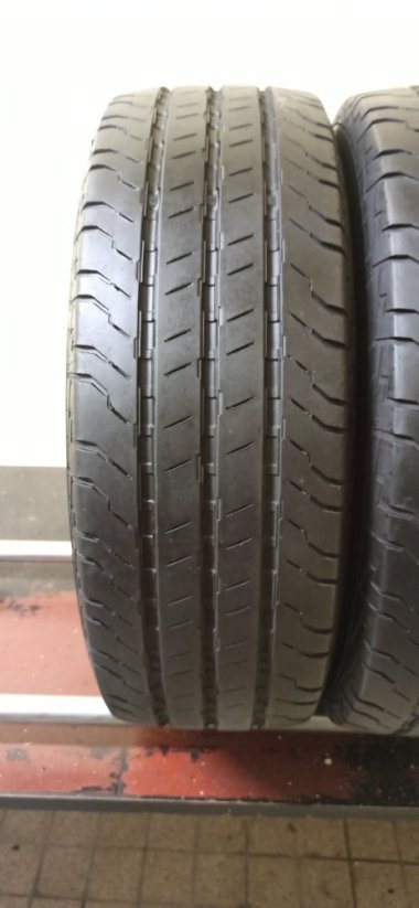 Continental 215/65 R16C 109/107T 5,5mm (Bazarové)
