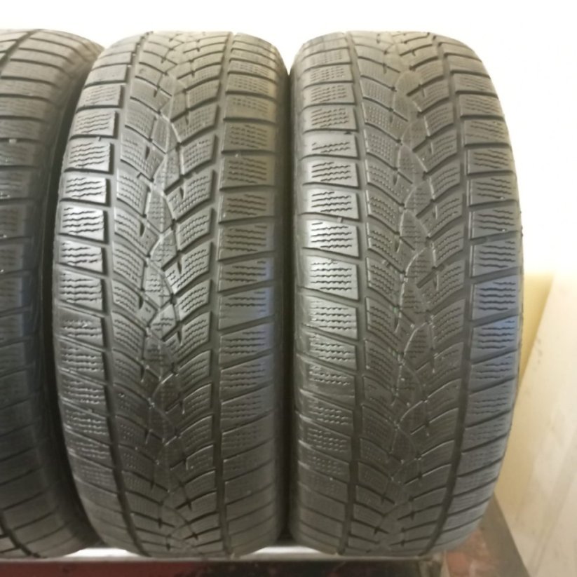 Goodyear 215/60 R17 96H 4,5-5,5mm (Bazarové)