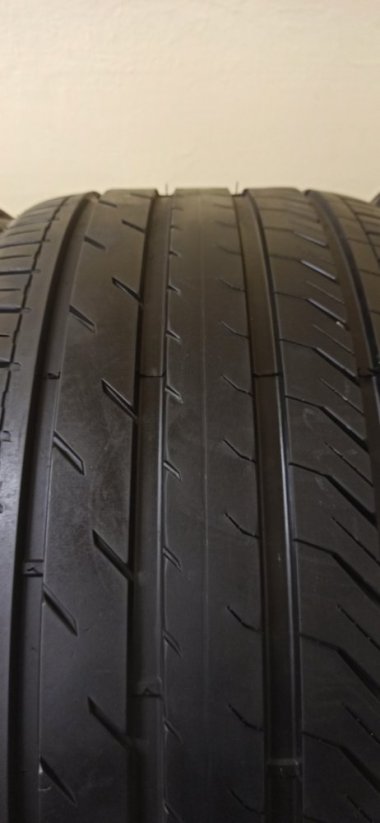 Dvourozměrné letní pneu 275/40 R20 + 315/35 R20 (Použité)