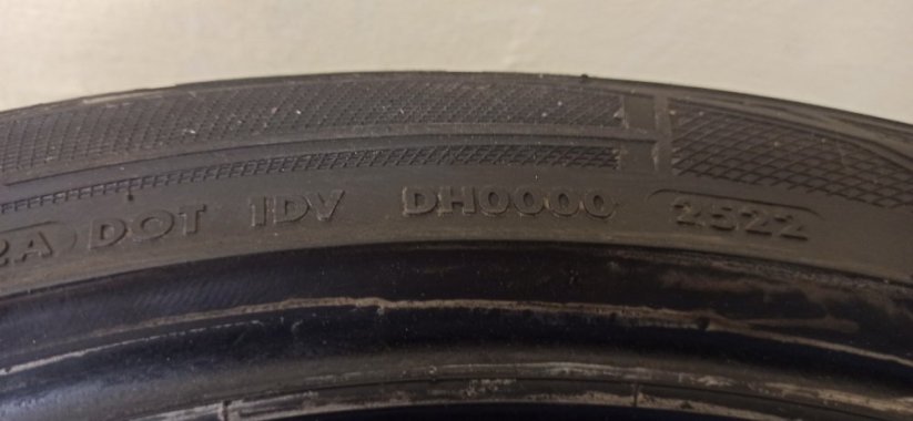 VREDESTEIN dvourozměrné 255/40R21 + 265/40R21 (Použité)