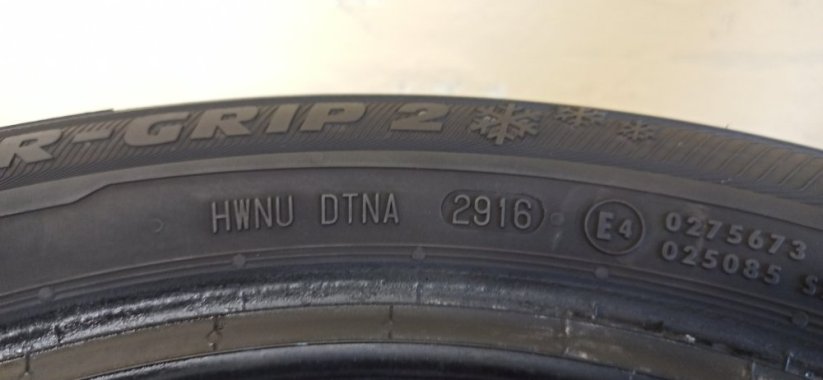 Semperit 165/60 R15 77T 1x5-6mm; 1x4-5mm (Bazarové)