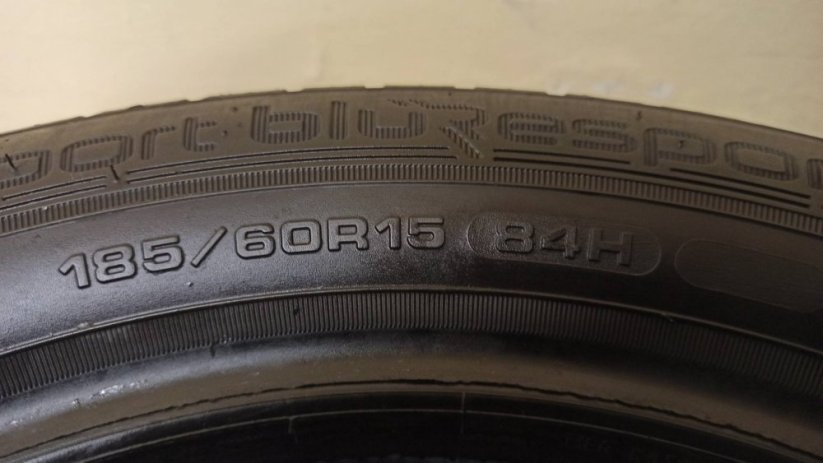 Dunlop 185/60 r15 + 165/65 r15 dvourozměrné (Použité)