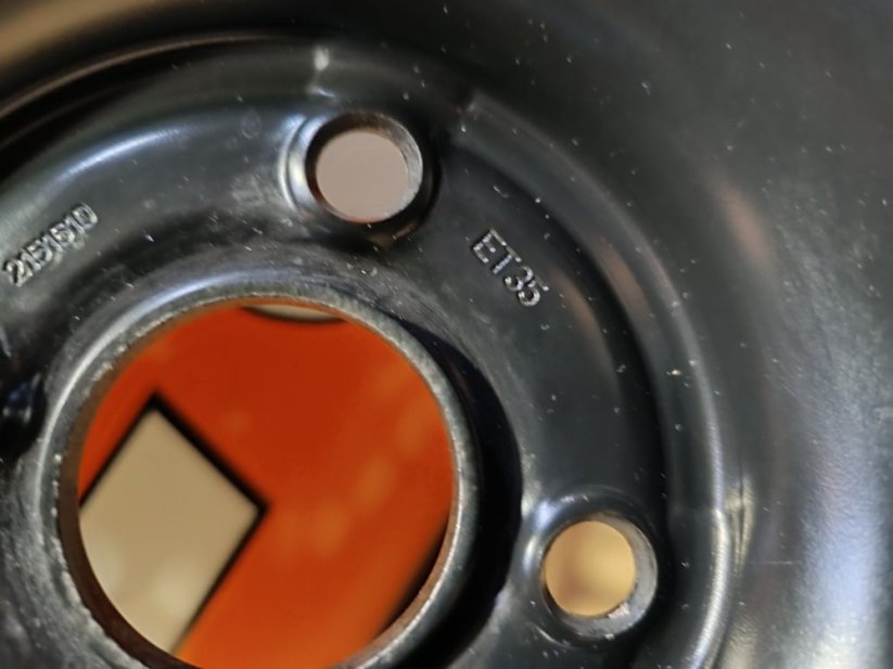 Zimní kola Toyota Aygo 4x100 ET35 pneu 165/60 R15