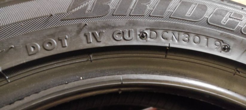 Bridgestone 175/55 R15 77V , TOP STAV (Bazarové)
