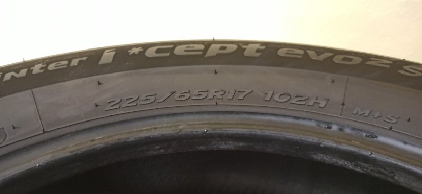 Hankook Winer icept evo 2 SUV 225/65 R17 5,5-6,5mm (Použité)