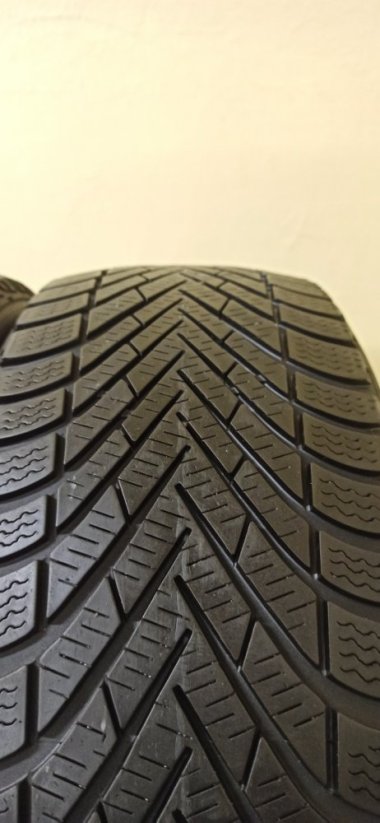 Pirelli Winter Cinturato 205/55 R16 91H 4,5-5,5mm (Použité)