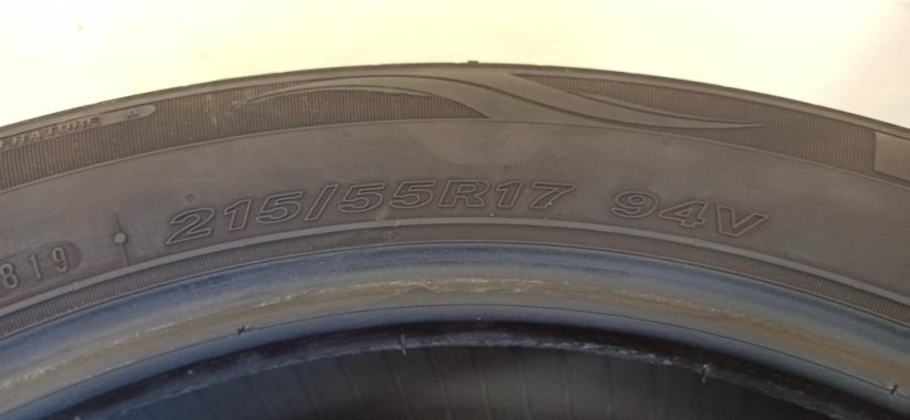 Nexen 215/55 R17 94V 4,5-5mm (Bazarové)