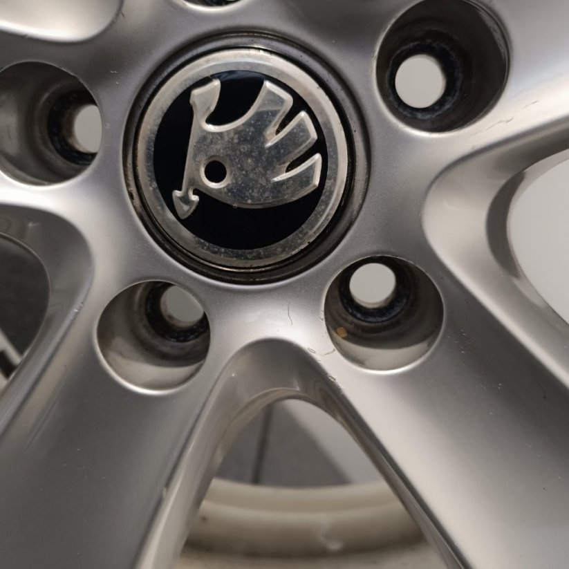Originální alu kola Volkswagen Passat R17 ET39