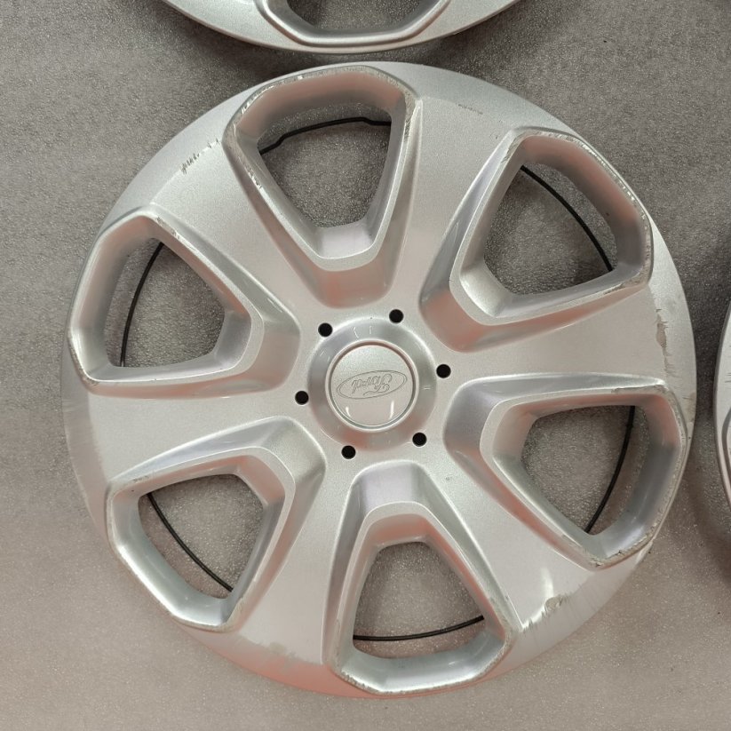 Poklice Ford Fiesta 15" (použité)