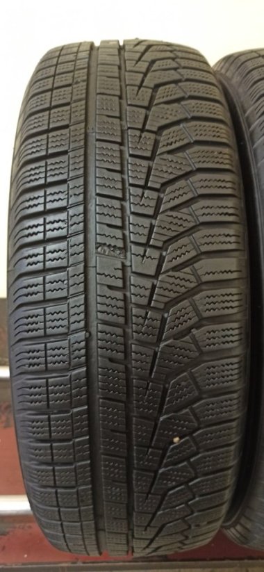 Hankook Winter icept SUV 215/65 R17 99V 5,5 mm (Bazarové)